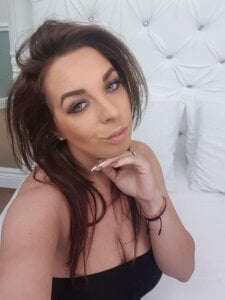 Almmaxxxx Public Pic