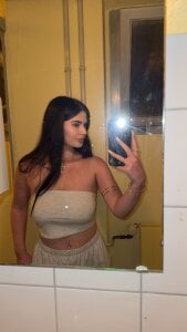 Evie-Moore A part of me Foto 8