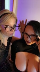 HoneyblakeandEmmagrey Public Pic 6