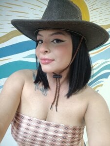 sherylgrey If you get any closer, you'll feel the heat of this cowgirl❤️‍🔥 Pic 4