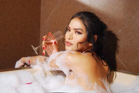 GiftedGirl4u GLAMOUROUS PHOTOSHOOT Pic