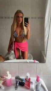 Rosie-mae's XXX Nude Photo 1