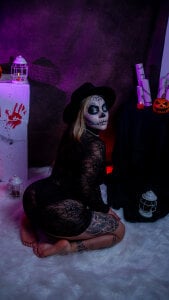 Cuttiealice hallween Pic 4