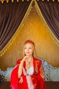 Chloe_Richardson Royal Photo 4