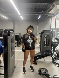 Carlymonroee_ Welcome to my life Pic 3