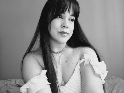 Ariane_Elisse_ Public Pic 2