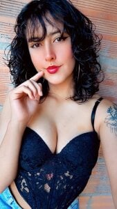 ManuelaJones_ Just me Kuva