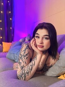 EmilyWoods_ Public Pic 2