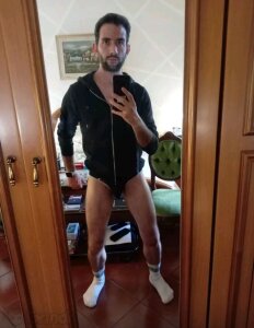 GotHufeCockSexyGuy Public Pic 7