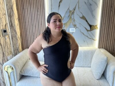 VickyMaturee Public Pic 2