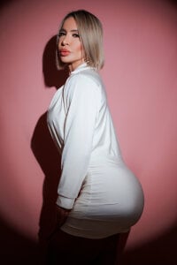 Christiekroes_ Elegance on Fire ✨ Pic 5