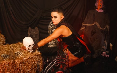 Liiamthompson Halloween Pic 4