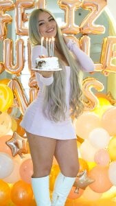 milaowens My sweet 26 👑🍾🥳 Pic