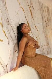 SavannahStormのskin of gold and soul of crystal"🖤💎の枚の写真