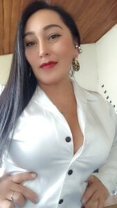 JULIANAWET69 ELEGANTE Immagine 