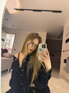 DebraSchneider Have you ever had sex in front of a mirror? Foto 2