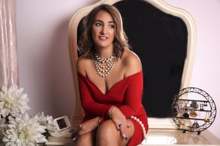 AnnaAdelyn Glamour Pic 7