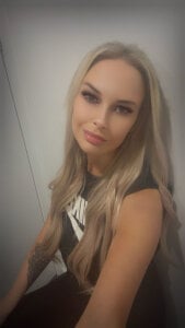 Imyourgoodgirl69xo Fresh hair feels - back to blonde💃 Pic