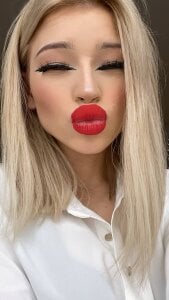 HollyTaillor I'm Crazy Pic 2