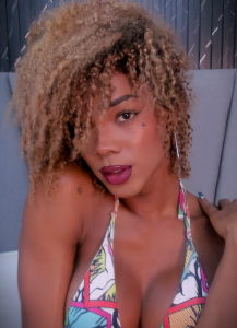 Summer nights and sunkissed skin. 🔥 de NaomiSteward Foto 6