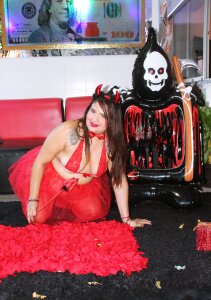 rous-kinky sexy halloween Pic 6