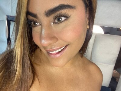 AnguelJones Eyes Don’t Lie 🙈 Poză