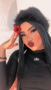 AuroraRoss Public Pic 2