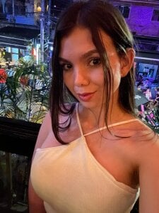 isabella_gomez11 Public Pic 3