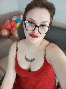 KamillaJei red new dress Pic 3