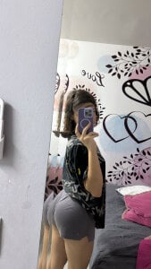 ValeriaAguilar Public Pic