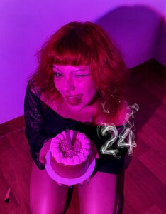 Sarah-Stoner My bday cake for u😛🎂 Foto