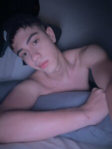 IsaacHot_1 Public Pic 6