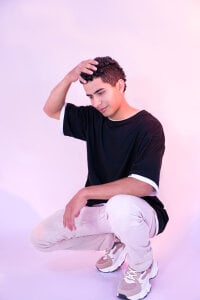 Noah_Greenhart 💦 I want your eyes all over me. Gambar 2