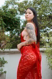 GabyLaurensのRed Dressの枚の写真