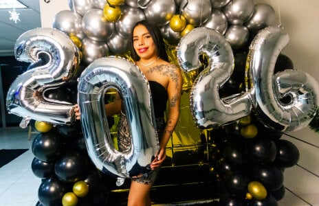 ZoeWan69 Toasts, looks and promises slika