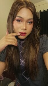 IamRaeganDolls69 kisses Pic 2