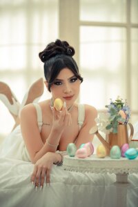 SamanthaClay Happy Easter Day🐰🤍 Pic 4