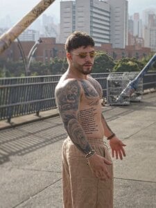 Ades_LoweFreedom feels like this.图片 2