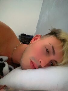 crazy_bitches_action sex boy axel Pic 3