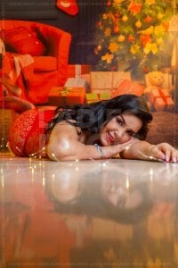 Alanna-sloppy Red, lights and my best Christmas version 🌟🎀🎄 Εικόνα