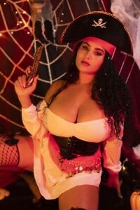 liz_monserrat_1 The night is full of surprises... and I have more than a costume under this cape 🖤 Pic 3