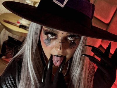 SoffiQueenのunder the power of my magic✨😏の 9枚の写真