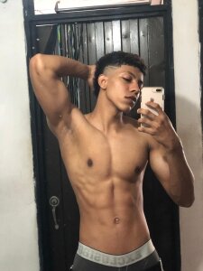 RickyEbony Public Foto