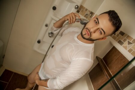 Jacke_Taylor1のShower Timeの 2枚の写真