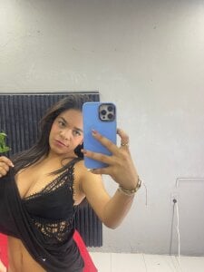 Tiffany-Jones Look at my essence Immagine  2