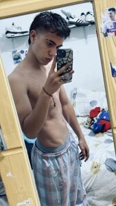 IsaacHot_1 Public Pic 3