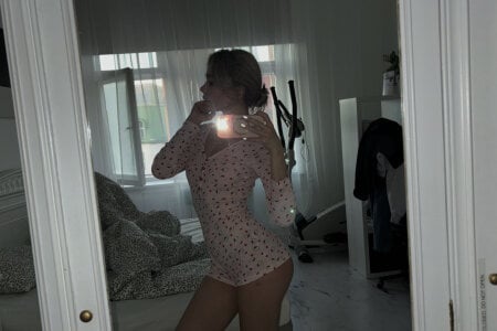 LuluAlis Public Pic 4