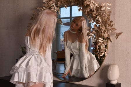 EmilyAir A little flirty with you Pic 4