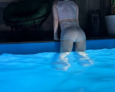 Zdjęcia _Maybe_Baby_ A typical pool party:  2