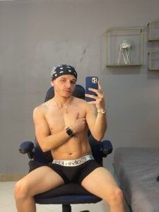 Let yourself be carried away by my temptation 😈 de liam_es  2 Imagens